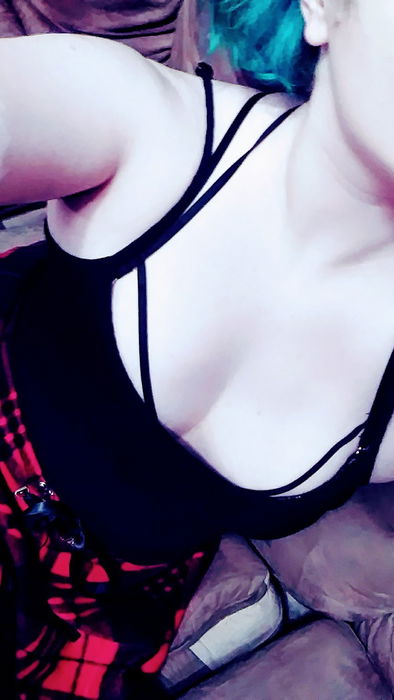 Allison8833, 22 years old from United States