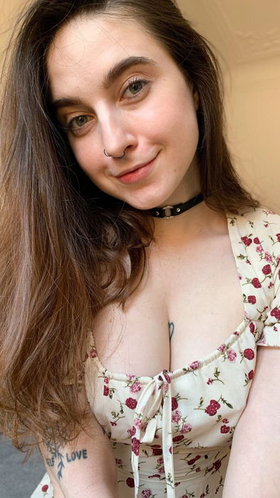 Hot2x2, 22 years old from United States