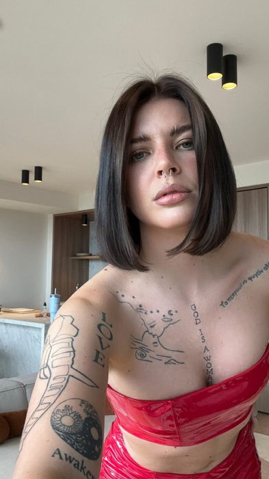 Madammemean, 27 years old from United States