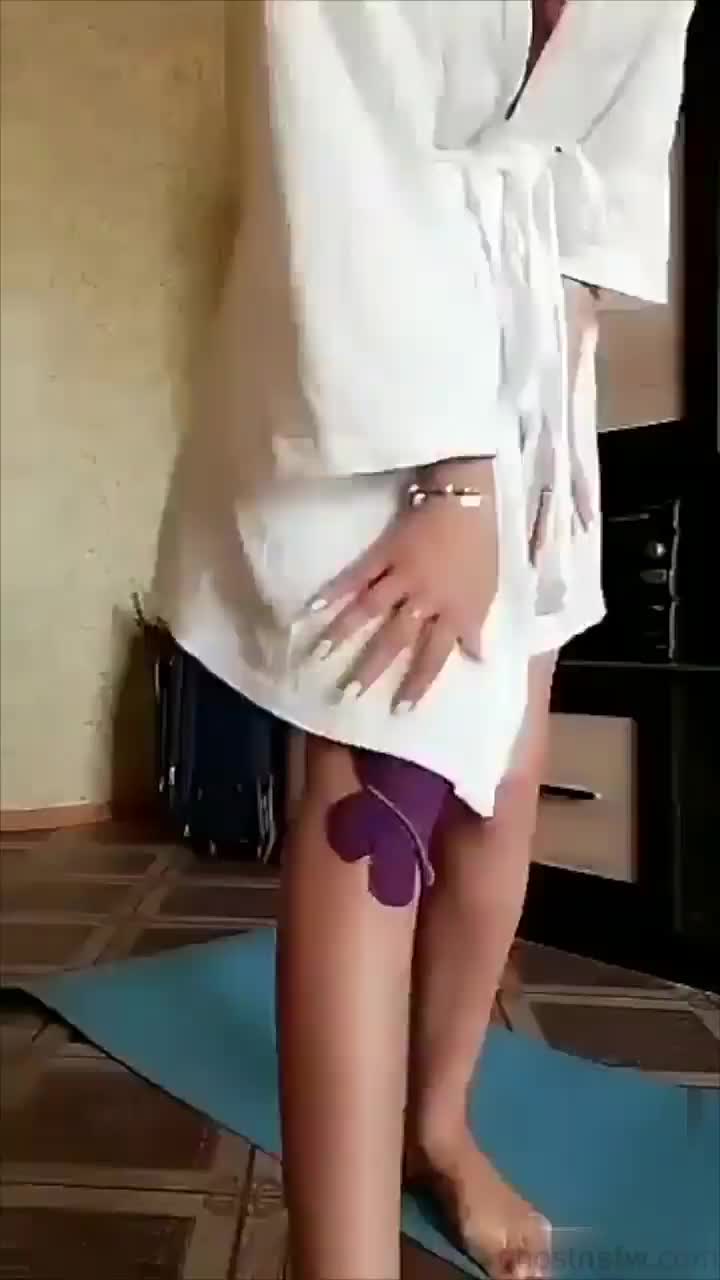 daisy shai Snapchat Video: Petite nude Snapchat slut having yoga session