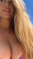 candyclow, 21 years old from United States
