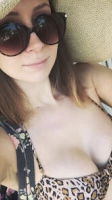 lnaya, 20 years old from Canada
