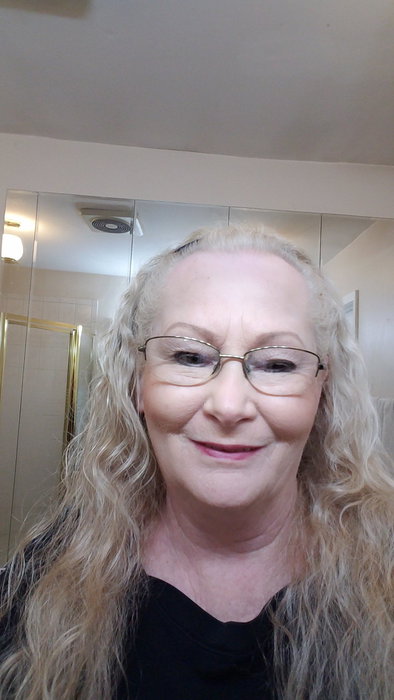 queen6307716's whatsapp sexting profile - 60 yo woman from United States