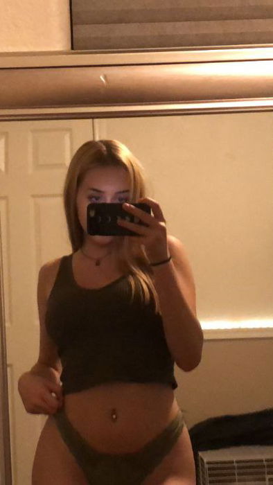 Mia77z, 22 years old from United States