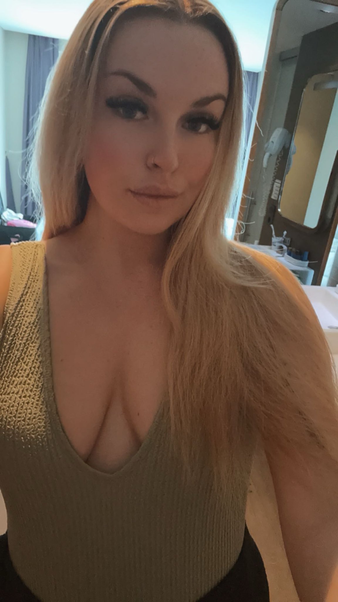 You don’t have any options so choose to serve me slut! Telegram: @annecarey
