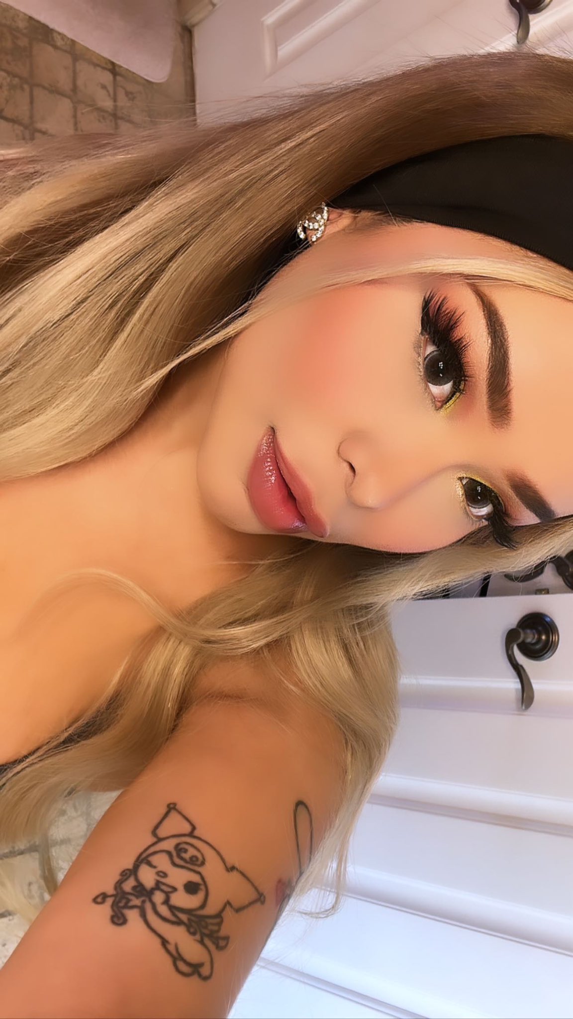 Now I'm horny 🤤 but alone in my bedroom sexting lives unlimited fun add me telegram @jessyy122