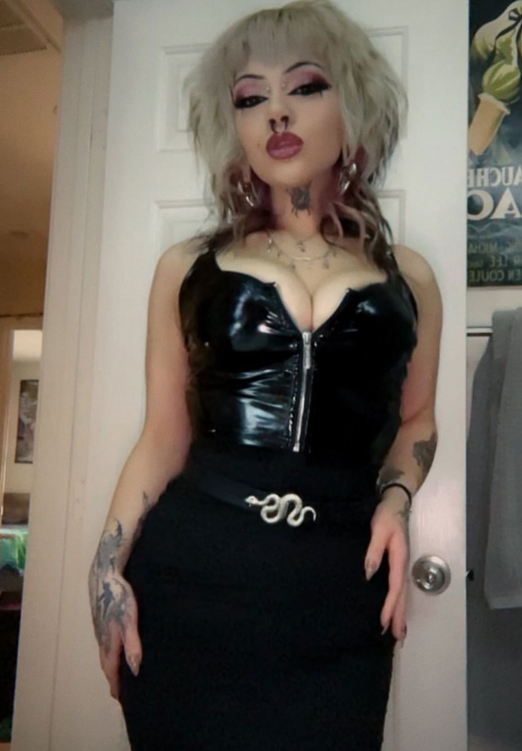 I’m a professional sadistic mistress looking for a real submissive male to own as my collared slave or sissy slut! 💕💄 Text me on WhatsApp +15026789217…/Kik username missvampsharon