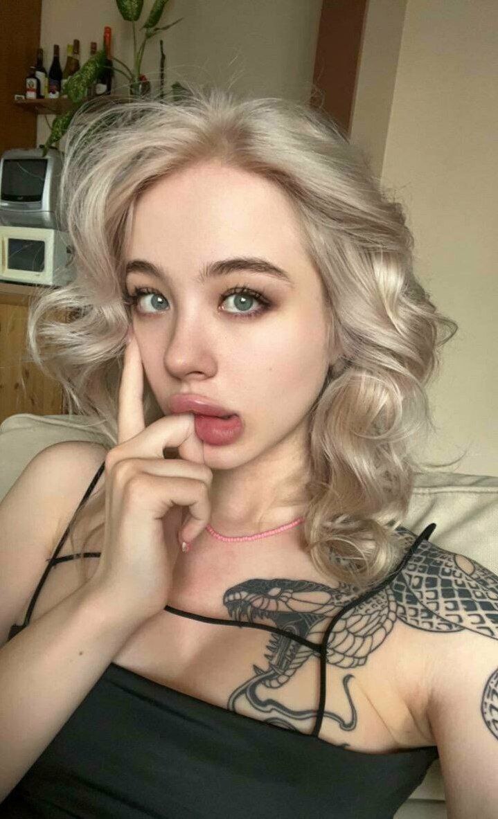 Julia's telegram gallery - horny, pussy, sexy (2/3)