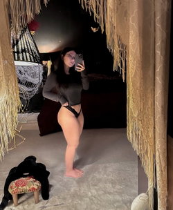 venicetart50's telegram gallery - fingering, blowjob, fuck, Topless, Thong, Thick, Curvy, Brunette, Asian, Selfie (5/5)