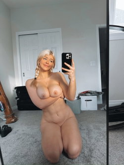 Adelle21's snapchat gallery - ass, blowjob, porn, Nudes, Topless, Thong, Curvy, Big Boobs, Blonde, Selfie (3/4)