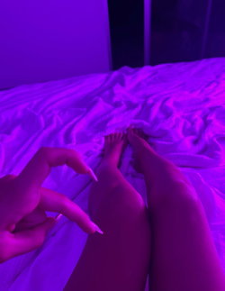 alinads5's telegram gallery - boobs, fuck, bdsm, Nudes, Topless, Thong, Curvy, Feet, Selfie (5/5)