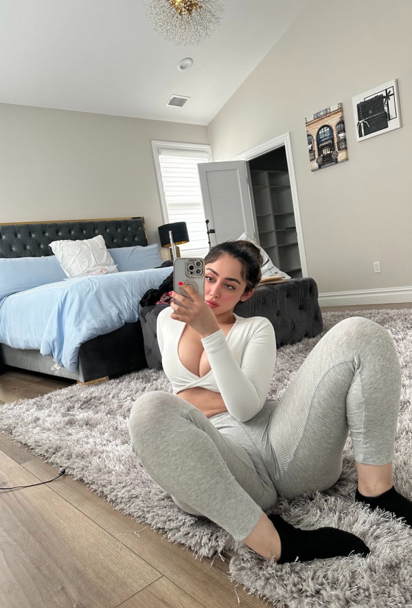 Angelax's telegram photo - Curvy, Brunette, Selfie