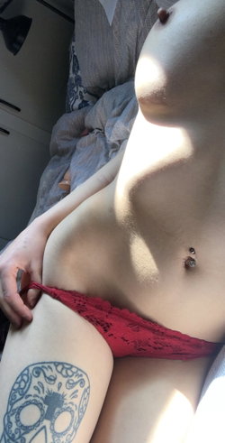 angelax7792's telegram gallery - porn, Topless, Thong, Curvy, Brunette, Selfie, Tattoo (3/3)