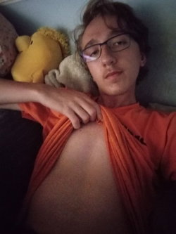 anomomysguy (please read bio)'s snapchat photo - Selfie