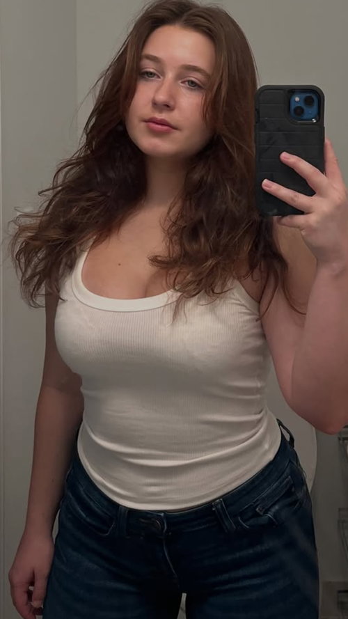 ariana-901's snapchat gallery - Curvy, Big Boobs, Brunette, Selfie (2/3)