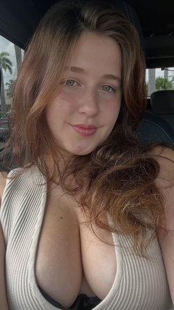 ariana-901's snapchat gallery - Curvy, Big Boobs, Brunette, Selfie (3/3)