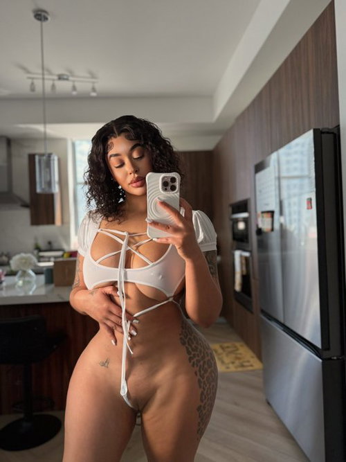 ariannataylor365's whatsapp gallery - ass, pussy, fuck (1/3)