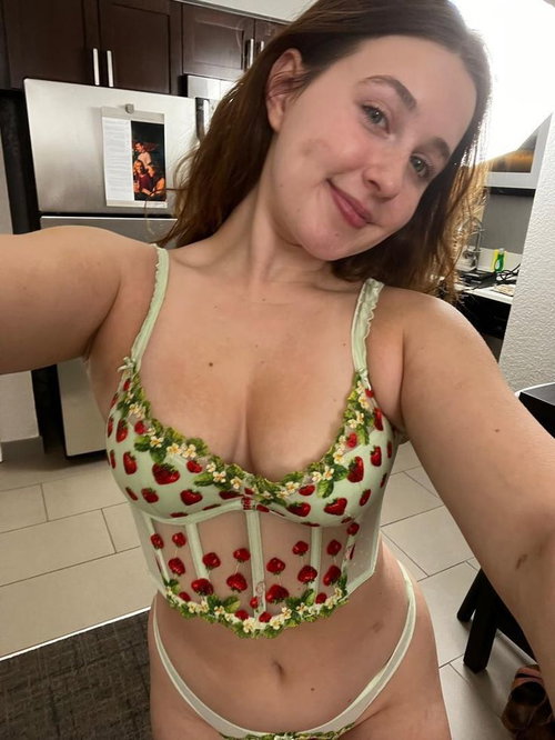 @krissyTHH's telegram gallery - nude, horny, nsfw (2/5)