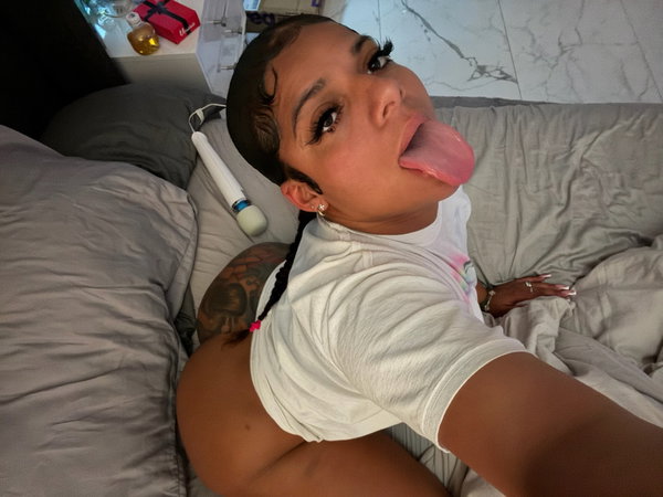 bellaalexis859's telegram photo - Curvy, Selfie, Tattoo