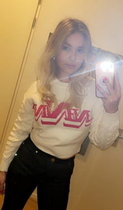 charity's telegram gallery - Thong, Curvy, Selfie (3/3)
