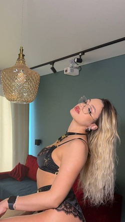 davinaimm02's snapchat gallery - Nudes, Thong, Thick, Curvy, Blonde, Selfie, Tattoo (2/3)