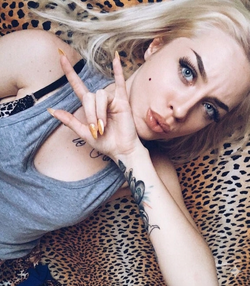 dawanx209's snapchat photo - Blonde, Selfie, Tattoo
