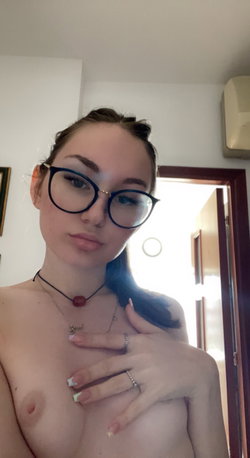 deidra765's telegram gallery - Nudes, Topless, Brunette, Feet, Selfie (2/3)