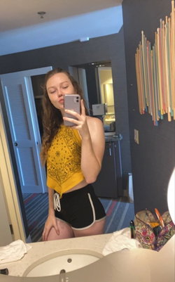 evelynx69's telegram photo - Brunette, Selfie