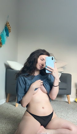 fhdhdhdj959's telegram photo - Topless, Thong, Curvy, Brunette, Selfie