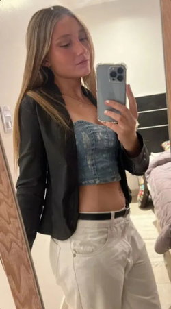 emmaxb8's snapchat gallery - nude, horny, dirty, Thong, Curvy, Blonde, Brunette, Selfie (1/3)