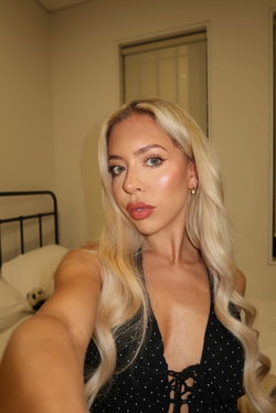 Goddessellakayneth's kik gallery - boobs, slut, milf, Topless, Thong, Blonde, Feet, Selfie (1/3)