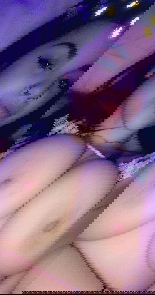 I'm down for Hook up, my nudes videos and live cam video call,if you are interested ,hit me up on my snap @enjoyerwin