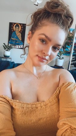 hotbaby002's kik gallery - horny, pussy, dirty, Topless, Curvy, Brunette, Selfie (1/3)