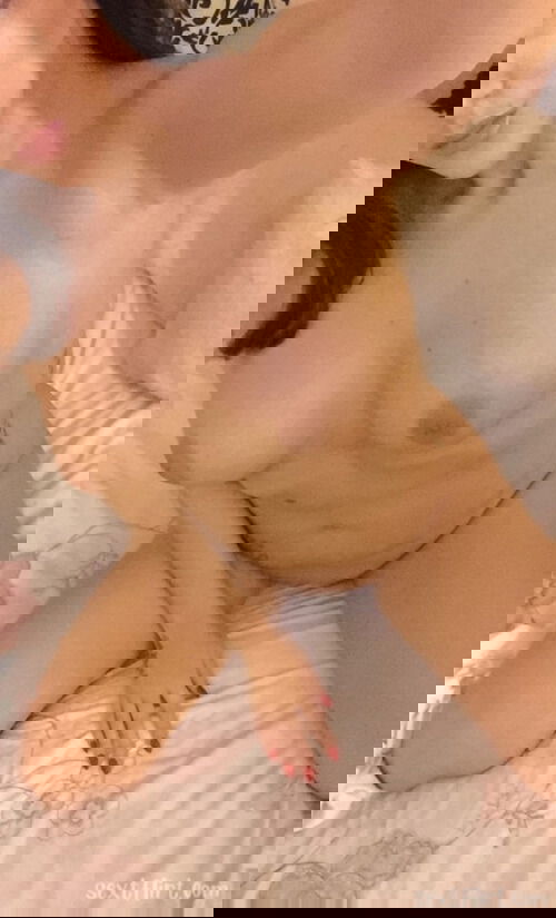 Hit my p*ssy now