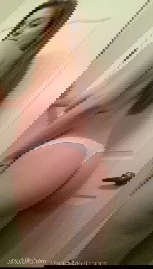 sex or hot pics?.Kik me raxannelisa