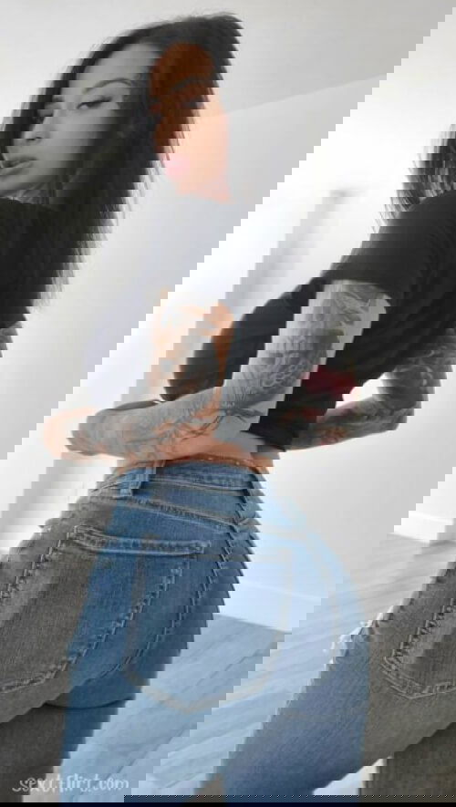 || 30 F Selling - Nudes Vids Sexting 