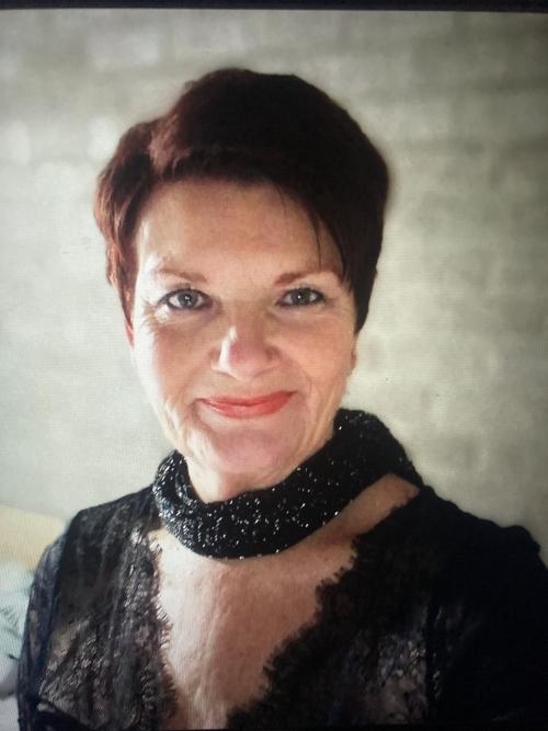Mature woman looking for dominant man