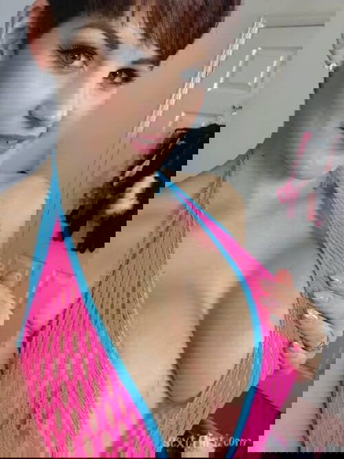 https://www.snapchat.com/add/shanthey222