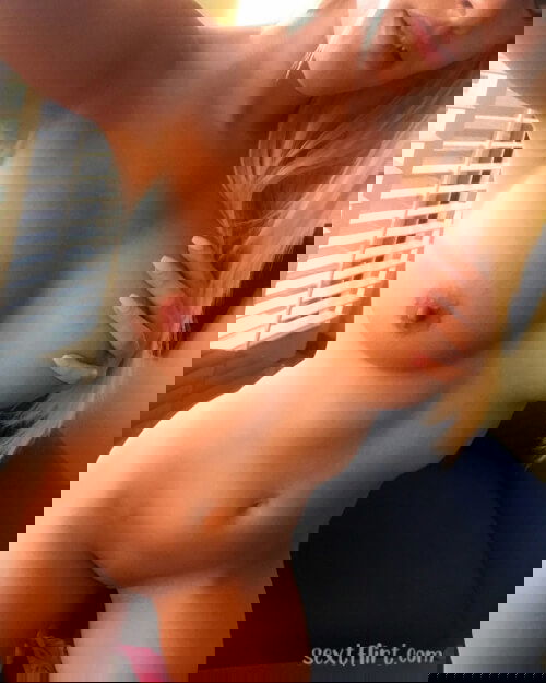 sex or hot pics?.Kik me raxannelisa
