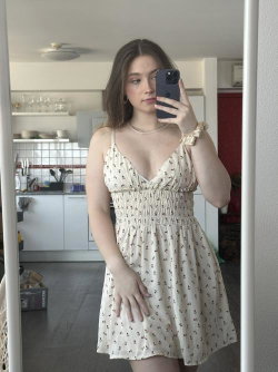 daniIee2023's kik photo - boobs, nude, leaked, Curvy, Brunette, Selfie