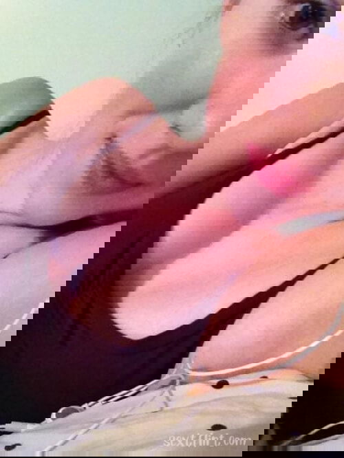Cant sleep im horny kik me @ ziasky19