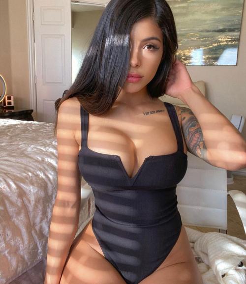 I'm available for sex outcall and incall services. Hmu