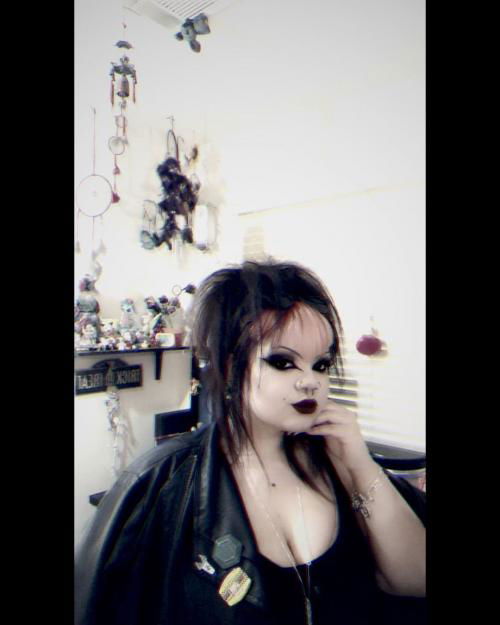 I’m looking for honest slave that is willing to worship me