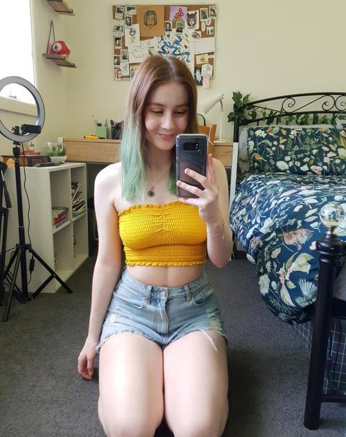 If you have a pair of ball`s, KIK me -  alonaamira77