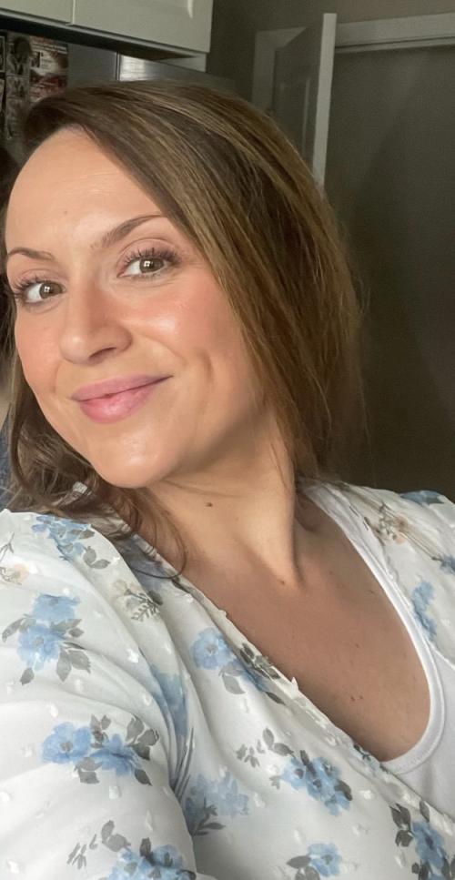 29/f married looking for attention ;)