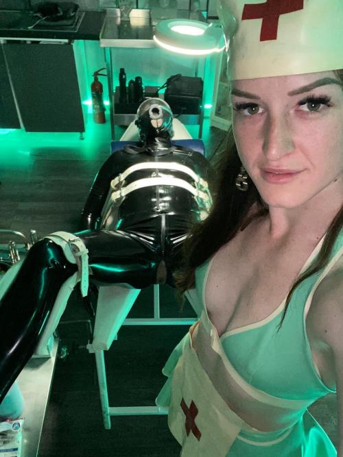 A mistress looking for submissive