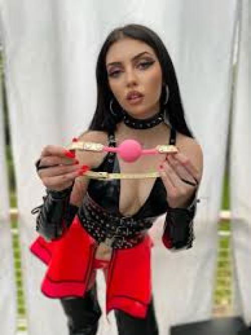 Dom looking for subs
