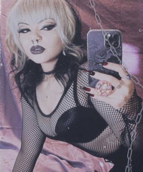 I’m looking a submissive and loyal slave that will serve me