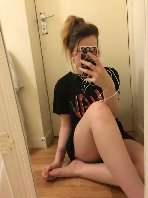 I'm horny KIK ME: princessmia90