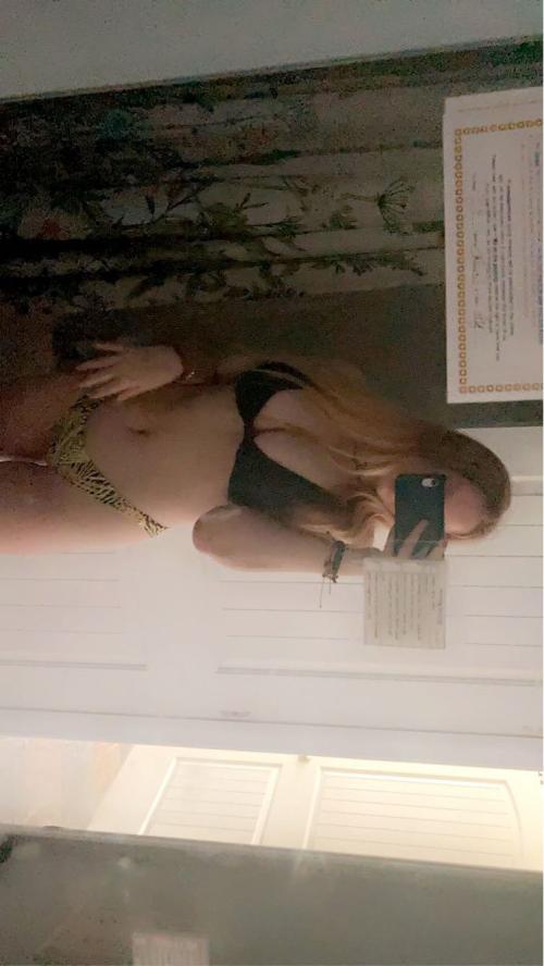 Looking for daddys to treat right if they know how to handle me 😇